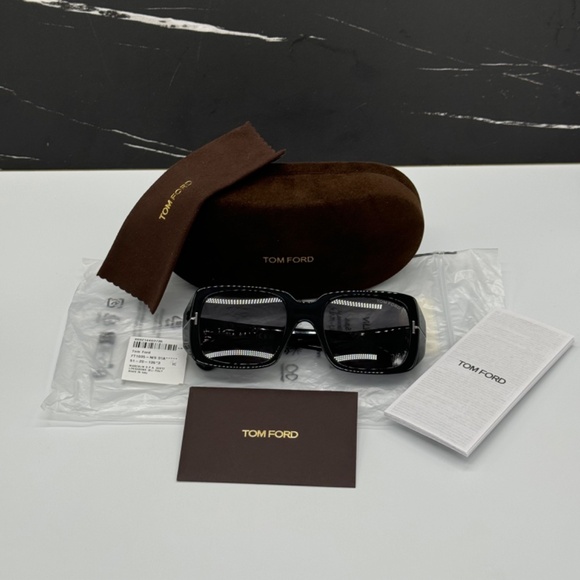 NEW TOM FORD TF1035N ECO 01A WOMEN SUNGLASSES TOM FORD RYDER-02 FT1035N/S - Picture 11 of 11